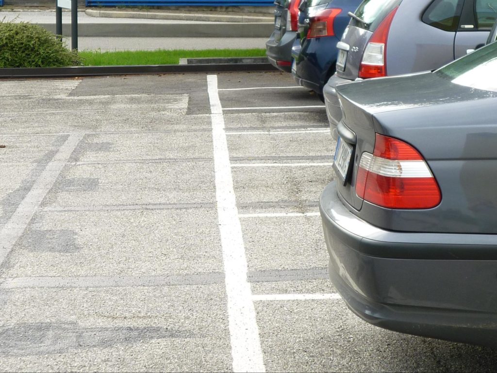 image of cars with skewed and narrow angles of license plates